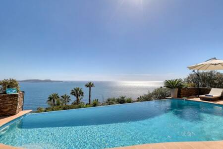 Superbe villa bord de mer